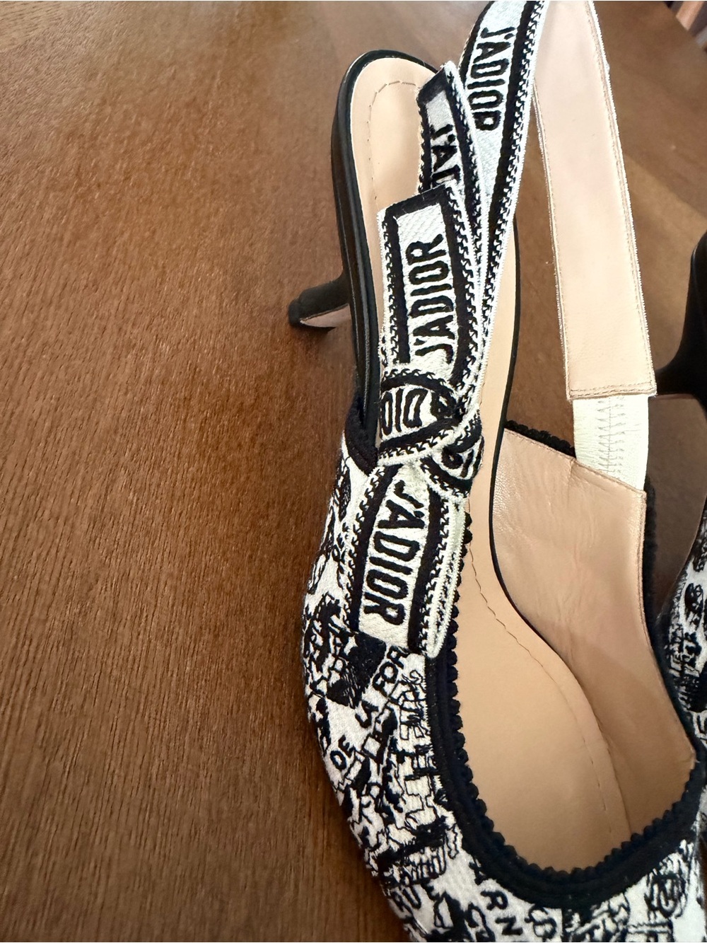 Dior Black & White Printed Pointed Slingback Pumps - Picture 6 of 16